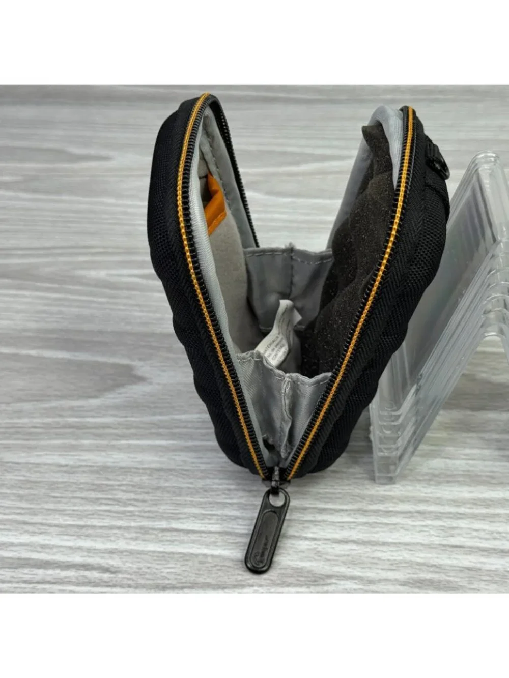 Lowepro Santiago 20 II Digital Camera Case Black Hard Shell Padded w/ Strap